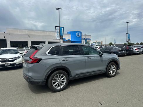 Used 2024 Honda CR-V EX image 3