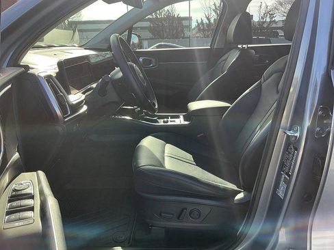 Used 2025 Kia Sorento EX image 11
