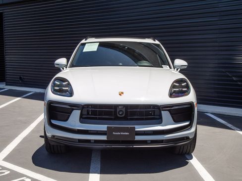 Used 2026 Porsche Macan AWD/4WD image 10