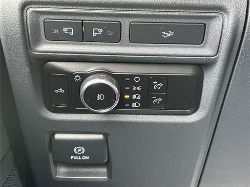 Used 2023 Ford F150 Lariat AWD/4WD image 21