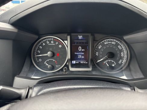 Used 2022 Toyota Tacoma TRD Sport image 28