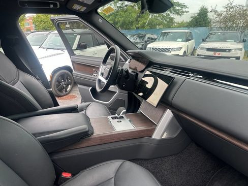 Used 2025 Land Rover Range Rover SE AWD/4WD image 14