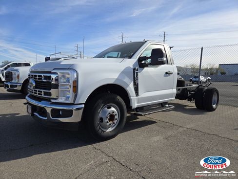 New 2025 Ford F350 XL w/ XL Chrome Package RWD image 2