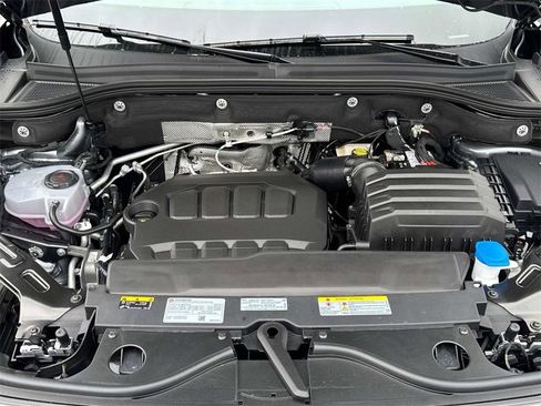 New 2025 Volkswagen Atlas SE FWD image 7