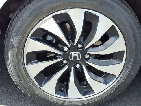 Used 2017 Honda Accord Touring image 10