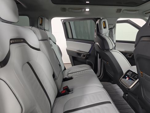 Used 2024 Rivian R1S Adventure AWD/4WD image 23