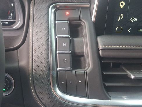 Used 2024 GMC Yukon XL SLT AWD/4WD image 14