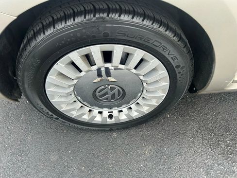 Used 2013 Volkswagen Beetle 2.5 image 28