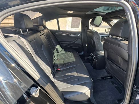 Used 2022 BMW 530i xDrive w/ Premium Package image 12