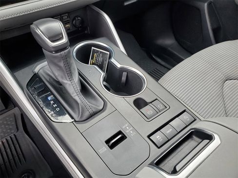 Used 2021 Toyota Highlander LE image 25