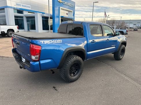 Used 2017 Toyota Tacoma TRD Off-Road image 32