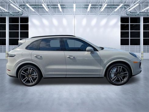 Used 2021 Porsche Cayenne Turbo AWD/4WD image 3