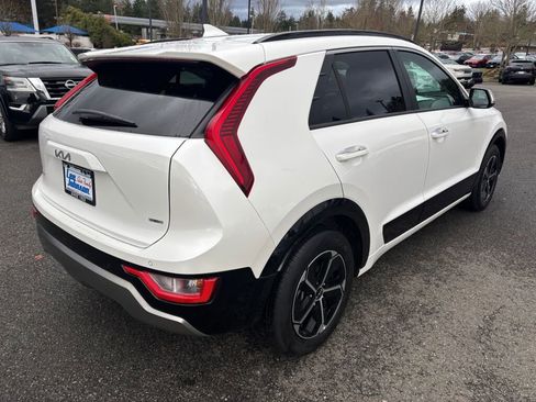 Certified 2023 Kia Niro SX image 5