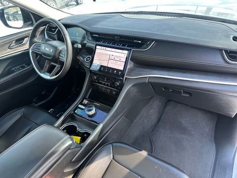 Used 2024 Jeep Grand Cherokee L Limited image 15