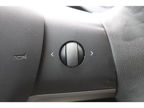 Used 2021 Tesla Model Y Long Range AWD/4WD image 18