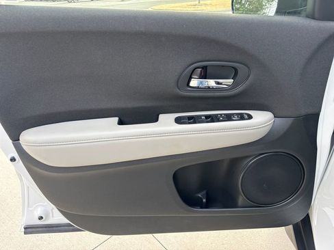 Used 2020 Honda HR-V LX image 14