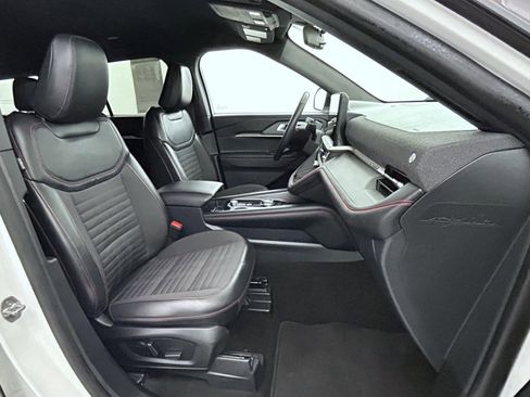 Used 2025 Ford Explorer ST-Line w/ ST-Line Street Pack AWD/4WD image 15