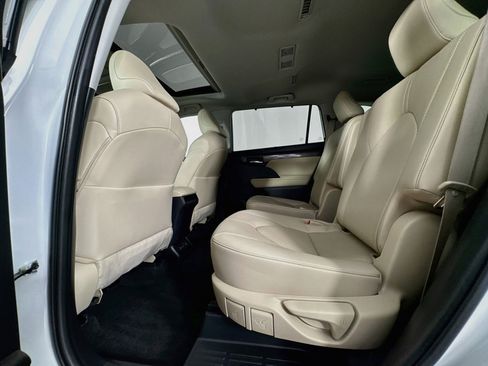 Used 2023 Toyota Highlander Limited AWD/4WD image 25