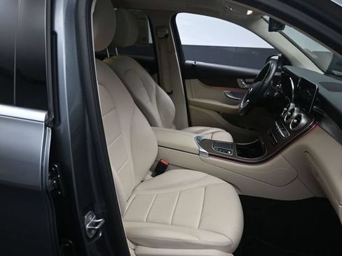 Used 2021 Mercedes-Benz GLC 300 image 27