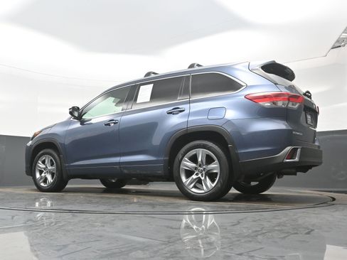 Used 2017 Toyota Highlander Limited Platinum image 31