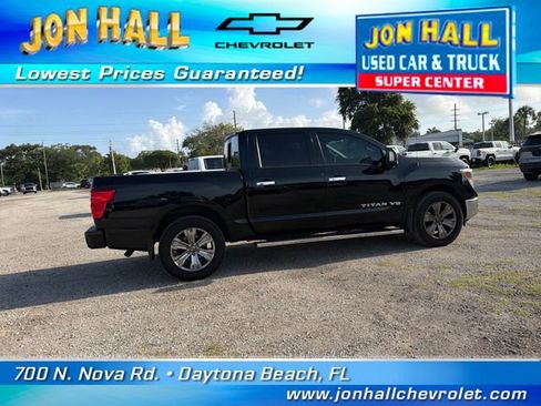 Used 2018 Nissan Titan SV w/ SV Convenience Package AWD/4WD image 16