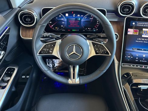 Used 2025 Mercedes-Benz GLC 350e 4MATIC image 31