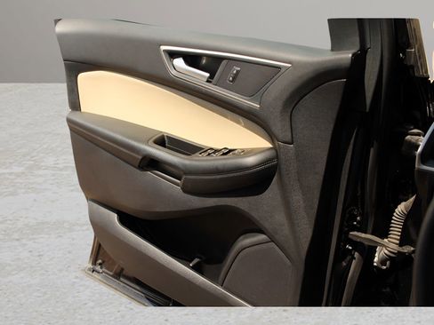 Used 2021 Ford Edge SEL w/ Convenience Package image 16