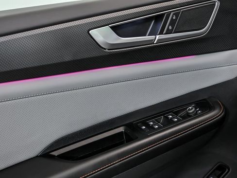 Certified 2025 Volkswagen Atlas Peak Edition SE image 9