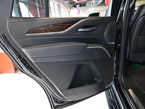Used 2023 Cadillac Escalade Premium Luxury AWD/4WD image 20