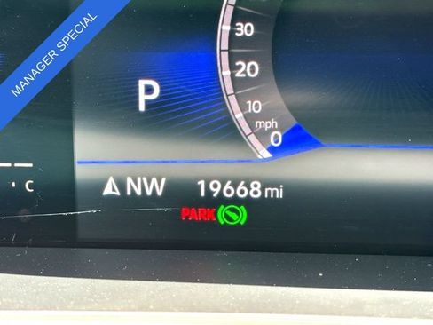 Used 2022 Volkswagen Tiguan SE w/ Panoramic Sunroof Package FWD image 26