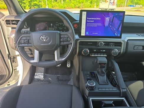 Used 2025 Toyota Tacoma TRD Sport image 18