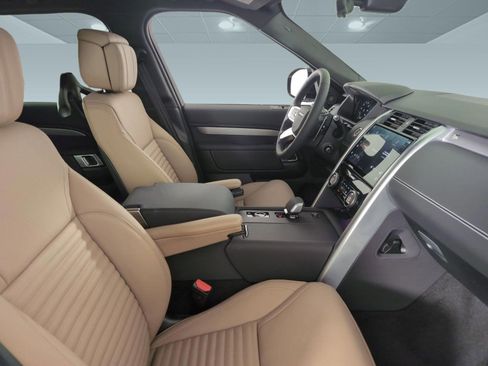 Used 2025 Land Rover Discovery Dynamic SE image 19