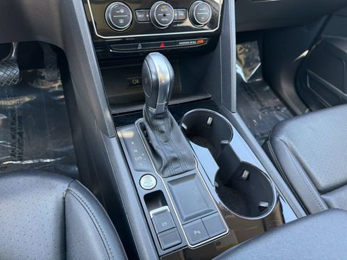 Used 2018 Volkswagen Atlas SEL FWD image 17