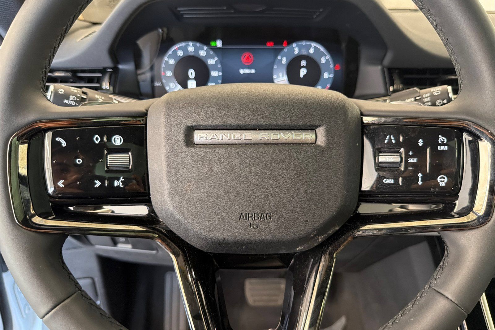 Used 2026 Land Rover Range Rover Evoque S AWD/4WD image 11