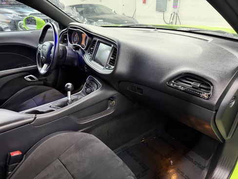 Used 2015 Dodge Challenger R/T Scat Pack w/ Leather Interior Group image 18