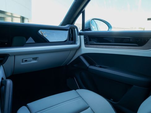 Used 2026 Porsche Cayenne GTS image 27