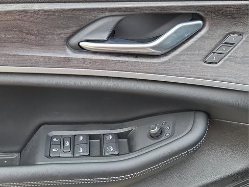 New 2025 Jeep Grand Cherokee Limited w/ Black Appearance Package image 13