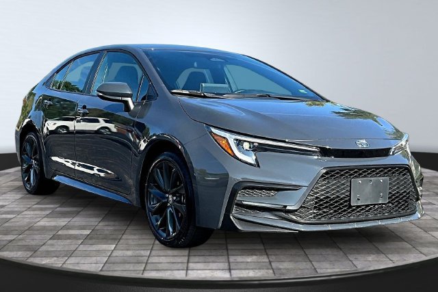 Used 2026 Toyota Corolla SE w/ SE Package FWD image 3
