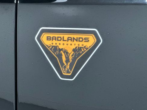Used 2022 Ford Bronco Badlands w/ Sasquatch Package AWD/4WD image 27