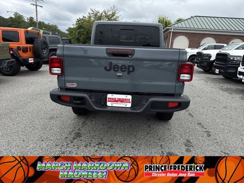 New 2025 Jeep Gladiator Sport image 4