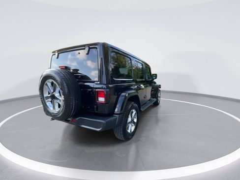 Used 2018 Jeep Wrangler Unlimited Sahara AWD/4WD image 3