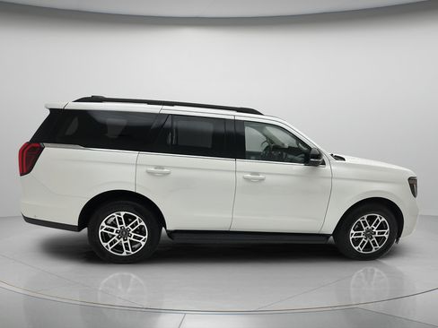 Used 2025 Ford Expedition Active AWD/4WD image 6