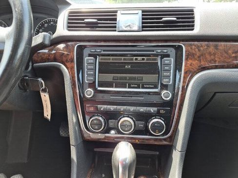 Used 2012 Volkswagen Passat 2.5 SEL FWD image 21