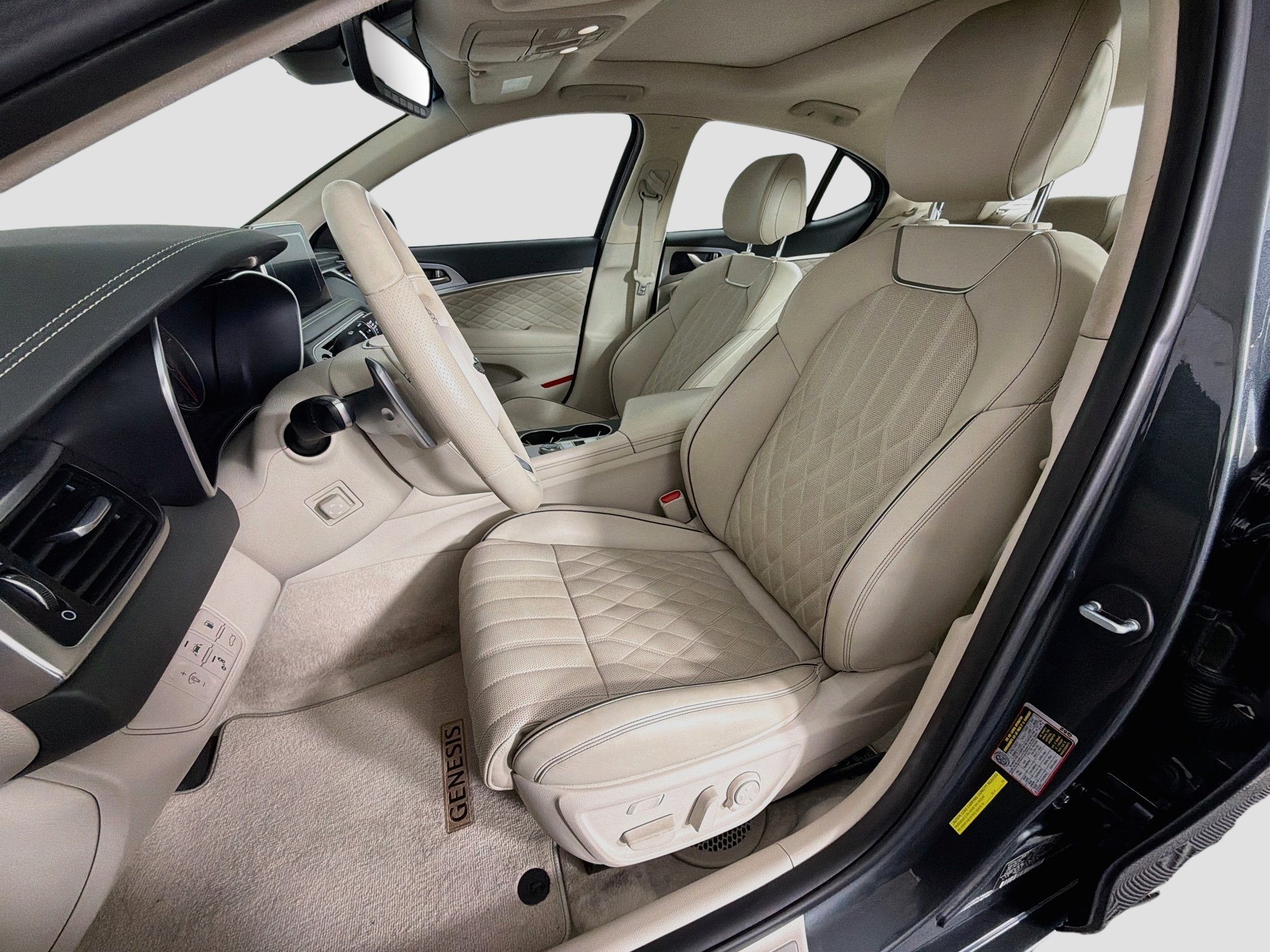 Used 2019 Genesis G70 3.3T Design RWD image 13