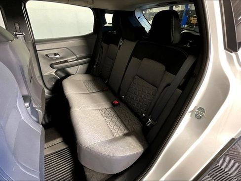 Used 2025 Nissan Kicks SV image 15