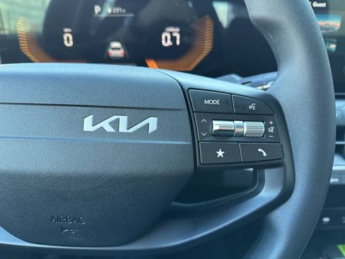 Used 2025 Kia K4 FWD image 36