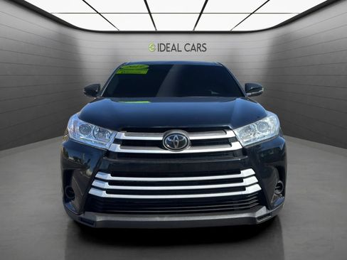 Used 2019 Toyota Highlander LE FWD image 2
