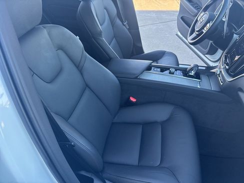 Used 2025 Volvo XC60 B5 Plus image 41