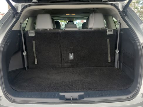 Used 2024 Toyota Highlander XLE FWD image 10