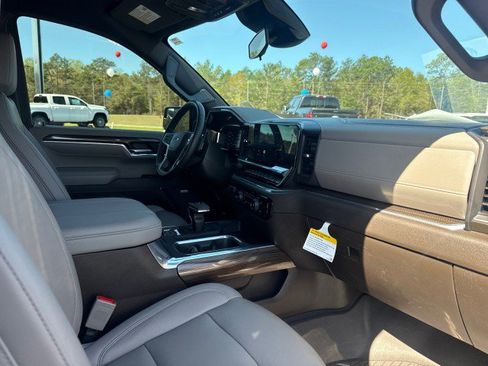 Used 2024 Chevrolet Silverado 1500 RST image 9